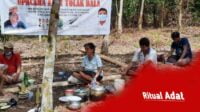 Masyarakat Adat Desa Mondi di Sekadau Lakukan Ritual Tolak Bala