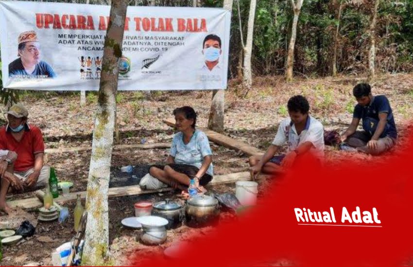 Masyarakat Adat Desa Mondi di Sekadau Lakukan Ritual Tolak Bala