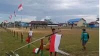 Spirit HUT RI ke-76, Pasang Ratusan Bendera Merah Putih di Desa Sasan Pedalaman Kalbar