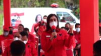 Maria Lestari Serahkan Bantuan Ambulance ke DPC PDI Perjuangan Landak