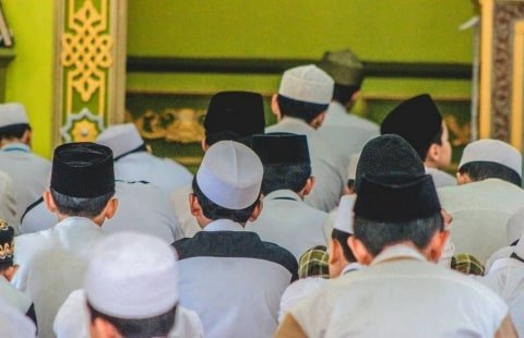 Bacaan Niat Sholat Jumat Hari ini, Rukun, Sunnah dan Link Khutbah Bulan Maulid Nabi Muhammad SAW