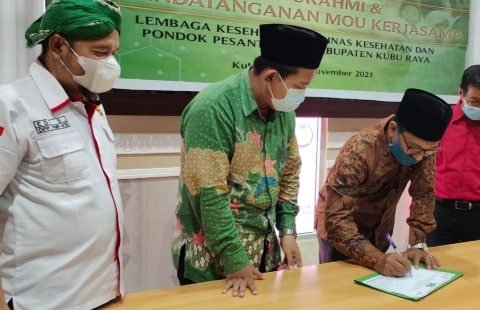 LK PBNU Berikan Dana Stimulan Pos Kesehatan Kepada 5 Pondok Pesantren Di Kubu Raya