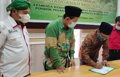 LK PBNU Berikan Dana Stimulan Pos Kesehatan Kepada 5 Pondok Pesantren Di Kubu Raya