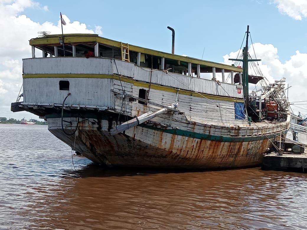 Bea Cukai Kalbagbar Tangkap Kapal Bermuatan Rotan Ilegal di Perairan Natuna