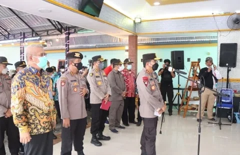 Kapolres Kubu Raya Pantau Program Vaksinasi Massal di Wilayah Kecamatan Kubu Kabupaten Kubu Raya