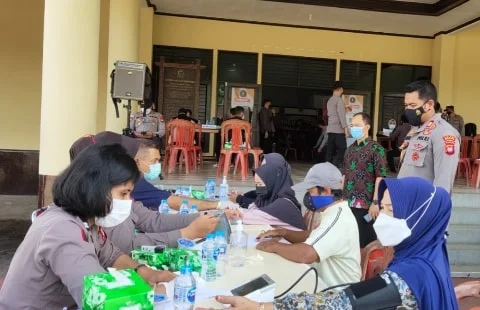 Kapolres Apresiasi Anstusias Warga Datangi Gerai Vaksinasi Polri di Mapolres Kubu Raya