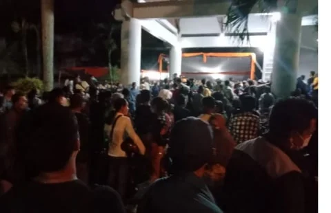 Tampak Suasana Pendistribusian Bantuan KKS di satu Bank Pontianak, Kalbar 