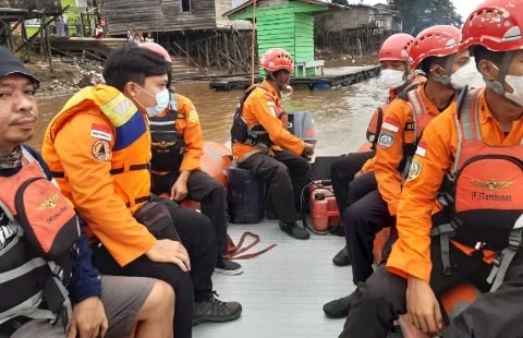 Tim SAR Gabungan saat pencarian korban balita yang terjatuh di Sungai Kapuas,- FOTO/istimewa.