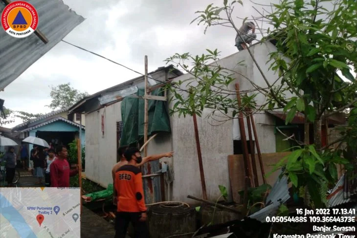 20 Rumah di Pontianak Rusak diterjang Angin Puting Beliung