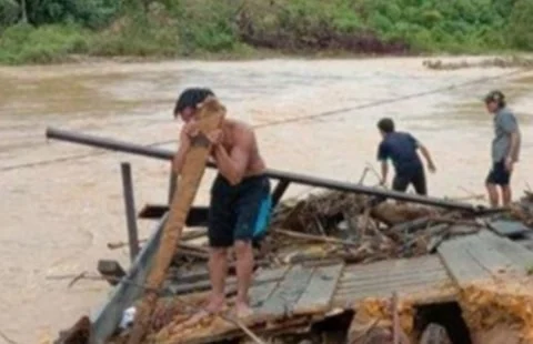 Banjir Bandang dan Tanah Longsor di Sintang Kalbar, Satu Korban Meninggal