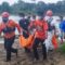 Saat Tim Evakuasi korban tenggelam di sungai Kapuas Putussibau ditemukan tak bernyawa,- FOTO/Humas Tim SAR Pontianak for KALBAR SATU ID.