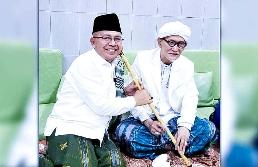 Syarif Rektor IAIN Pontianak foto bersama KH. Miftachul Akhyar Rais Aam PBNU saat mendampingi kunjungan Tausyiah di Kabuapaten Ketapang Kalimantan Barat,- FOTO/istimewa.