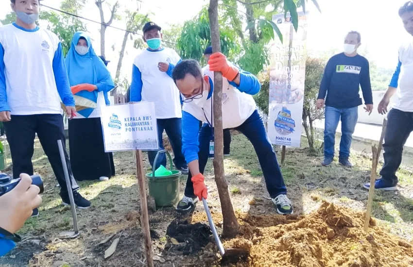 Peringatan Hari Air Dunia ke-30, BWS Kalimantan I Pontianak Tanam Pohon di Titik Nol Drajat Khatulistiwa