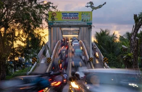 Situasi arus lalu lintas di Jembatan Kapuas I saat sore hari yang kerap terjadi kemacetan.