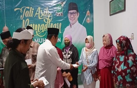 Gus Muhaimin Iskandar Berikan Zakat Mal Kepada Ratusan Warga Jawa Tengah