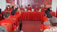 PDI Perjuangan Kalbar Salurkan Beras Puan Maharani untuk Warga Ketapang