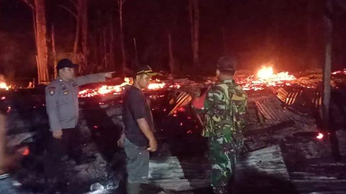 Rumah Betang di Kecamatan Menukung Melawi Terbakar