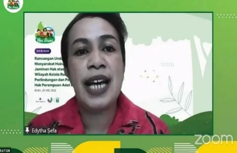 Perempuan Pemerhati Sosial Budaya Masyarakat Hukum Adat Sarmi Papua, Edhita Sefia saat menjadi pembicara dalam Webinar Rancangan Undang-Undang Masyarakat Hukum Adat (RUU MHA), Rabu 25 Mei 2022.