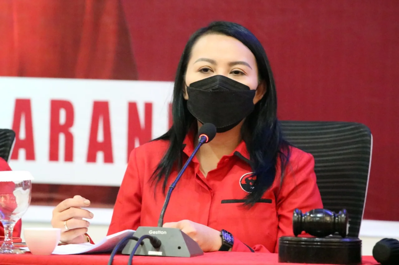 Sekretaris Dewan Pimpinan Daerah (DPD) Partai Demokrasi Indonesia (PDI) Perjuangan Kalimantan Barat, Karolin Margret Natasa