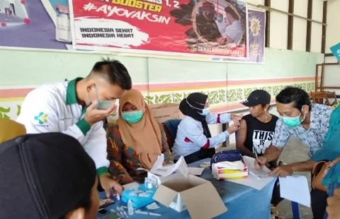 Meski Sulit Dijangkau, Binda Kalbar Gencarkan Vaksinasi Covid-19 di Kabupaten Sambas