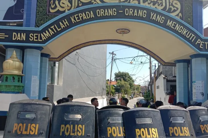 Polda Jatim Amankan 60 Orang dalam Upaya Penjemputan Tersangka Asusila di Pesantren Shiddiqiyah Ploso