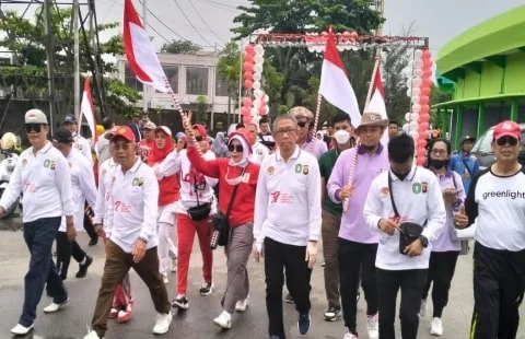 Momentum HUT RI Ke-77, Gubernur Ikut Jalan Sehat Kebangsaan Bersama Ribuan Warga Kalbar