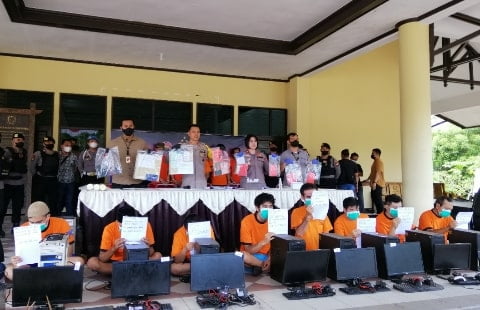 Polres Kubu Raya Kalbar Grebek Markas Situs Judi Online, 9 Pelaku Di Amankan