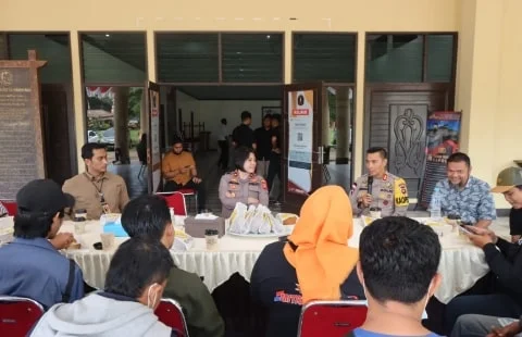 Ngopi Bareng Wartawan, Kapolres Kubu Raya Rekatkan Sinergitas Dengan Media. Foto/ISTIMEWA. 