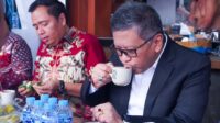 Tiba di Kalbar, Hasto Seruput Kopi Asiang Kota Pontianak