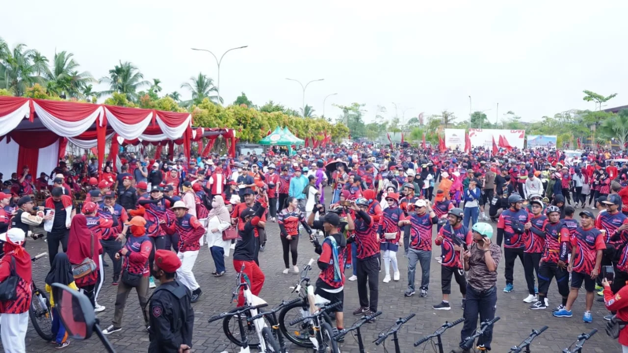 Ribuan Peserta Ikuti Banteng Gowes Kemerdekaan DPD PDI Perjuangan Kalbar