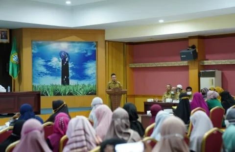 Wali Kota Pontianak, Edi Rusdi Kamtono membuka kegiatan Pembinaan Lembaga Keagamaan se-Kota Pontianak.