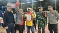 Keterangan Foto: Wakil Bupati Kubu Raya Sujiwo menutup secara resmi Turnamen Bola Voli Sujiwo Cup di Desa Punggur Kecil, Kecamatan Sungai Kakap, Jumat (21/10/2022),- FOTO/istimewa.