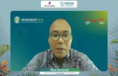 Keterangan Foto: Staf Khusus Menteri Bidang Pemberdayaan Ekonomi Kerakyatan Kemenkop UKM, Reza Damanik saat menjadi pemantik dalam Festival PUsPa yang diselenggarakan daring pada Rabu, 26 Oktober 2022.
