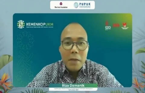 Staf Khusus Menteri Bidang Pemberdayaan Ekonomi Kerakyatan Kemenkop UKM, Reza Damanik saat menjadi pemantik dalam Festival PUsPa yang diselenggarakan daring pada Rabu, 26 Oktober 2022.