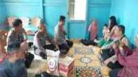 Kapolsek Sungai Kakap Berikan Obat Gratis Kepada Warga Yang Sakit Selama 10 Tahun