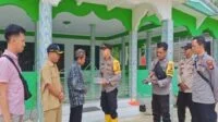 Gerakan Sedekah Jumat, Kapolsek Batu Ampar Donasikan Al-Quran di Masjid Desa Terpencil
