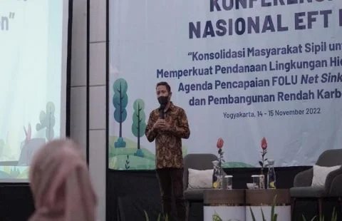 Program Director Environment Governance Unit The Asia Foundation, Alam Surya Putra saat memberikan sambutan pada Konferensi Nasional EFT ke-3 di Yogyakarta pada Senin (14/11/2022).