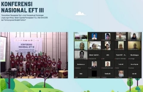 Caption Foto: Para peserta Konferensi Nasional EFT III hari kedua bertajuk Konsolidasi Masyarakat Sipil untuk Memperkuat Pendanaan Lingkungan Hidup dalam Agenda Pencapaian FOLU Net Sink 2030 dan Pembangunan Rendah Karbon tampak sedang berdiskusi melalui Zoom Meeting pada Selasa (15/11/2022).