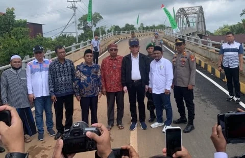 Jembatan Penghubung Desa Korek Pasak Kabupaten Kubu Raya Diresmikan