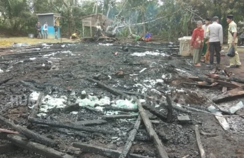 Rumah Dul Qosim Warga Sungai Ambawang Terbakar Saat Ditinggal Bertani