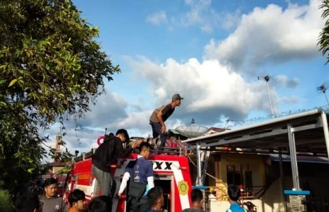 Korsleting Listrik, Rumah Warga Di Teluk Mulus Terbakar. Foto:Dok Humas Polres Kubu. 