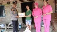 Polres Kubu Raya Distribusikan Bantuan Sosial Ketua Pembina Yayasan Kemala Bhayangkari