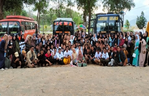 SMK PANCASILA Kumpai Ambangah Adakan tour Religi Hingga Refreshing