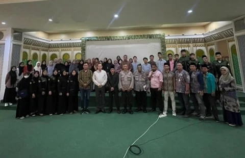 FOTO BERSAMA - Dewan Mahasantri IAIN Pontianak, menggelar dialog publik yang berlangsung pada Rabu (8/3/2023) di Aula Syech Abdurrani Machmud IAIN Pontianak.