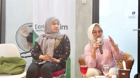 Niken Tia Tantina menjadi narasumber pada Talkshow Peringatan Satu Tahun Media Daring Kolase di Pontianak.