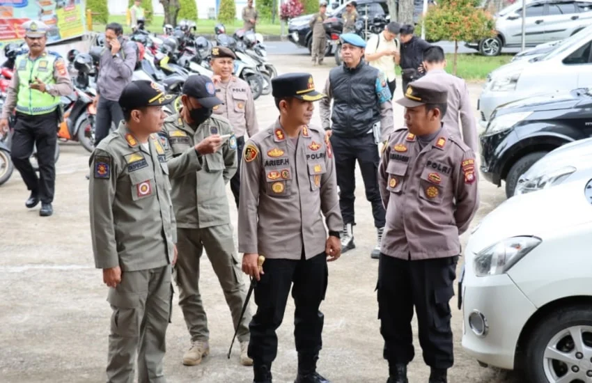 Polisi Kawal Kegiatan Misa di Gereja-gereja di Wilayah Polres Kubu Raya