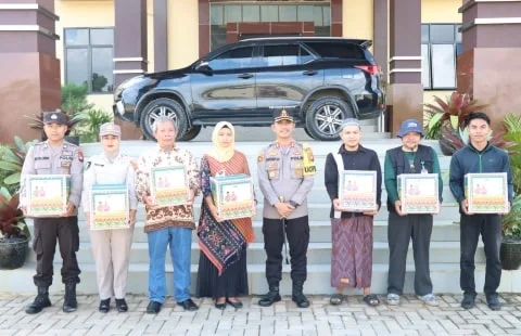 Jelang Idul Fitri 2023, Polres Kubu Raya Salurkan Bingkisan Lebaran Bentuk Dukungan Pelayanan Masyarakat. Foto/istimewa. 