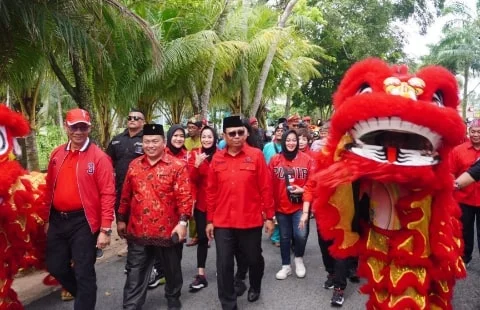 Pawai Budaya Warnai Pendaftaran Caleg PDI-P Kalbar ke KPU