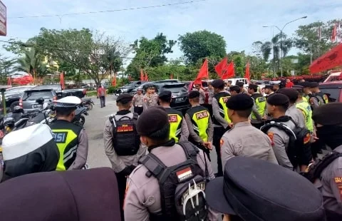 Kawal Pendaftaran Caleg PDI Perjuangan, Polisi Amankan Situasi Sampai ke KPU Kalbar