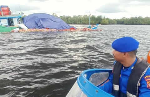 Kapal Barang KM Hasil Utama Tenggelam di Perairan Teluk Batang Kubu Raya